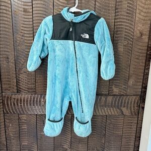 The North Face Kids Aqua and Black Footie